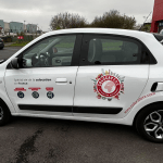 Semi covering sur une voiture