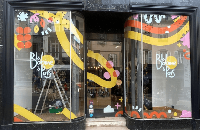 Décoration vitrine adhésive boutique la Bobine à pois