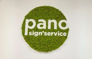 Photo d'une décoration intérieure en lettres végétales